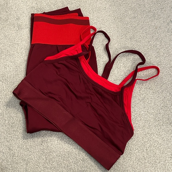 Fabletics XL High-Waisted Seamless Stripe 7/8 Pant and Poppy Seamless Sports Bra - Picture 6 of 16